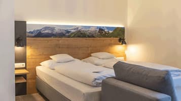 Phòng đôi Deluxe, không hút thuốc | Bộ đồ giường kháng dị ứng, két bảo mật tại phòng, bàn