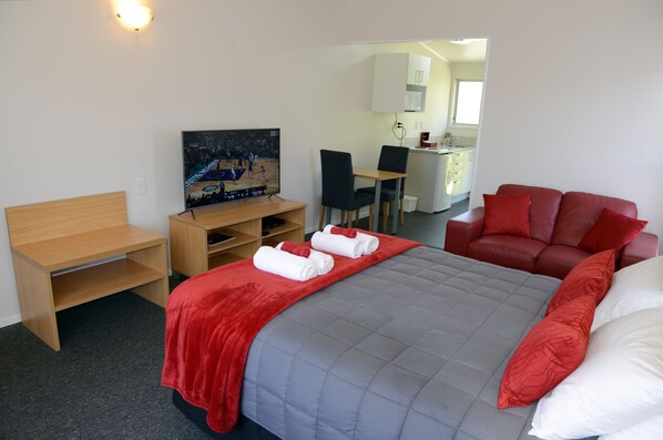 Superior 1, 4 & 6 | Premium bedding, free WiFi - Westport Motels (Westport)