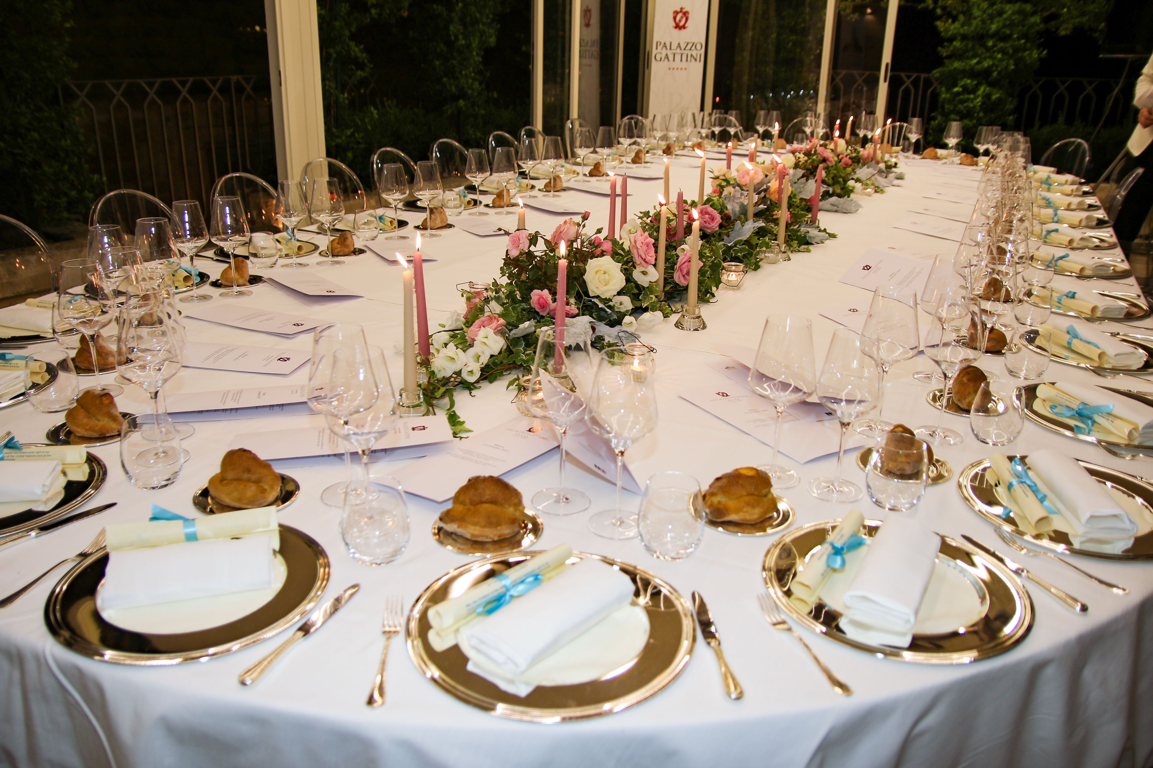 lunch, dinner served; local cuisine, al fresco dining