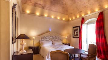 Junior Suite | Hypo-allergenic bedding, minibar, in-room safe, desk