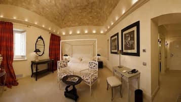 Junior-Suite | Allergikerbettwaren, Minibar, Zimmersafe, Schreibtisch