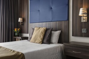 Family Room, Bay View | Minibar, in-room safe, desk, blackout drapes - Cavalieri Hotel Malta, a member of Radisson Individuals (St. Julian's)