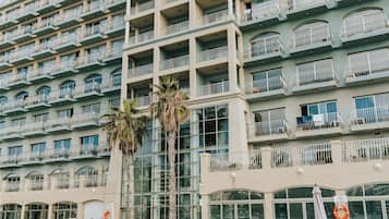 Piscine couverte, piscine extérieure, cabanons gratuits