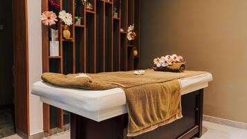 Perawatan tubuh, body scrub, perawatan wajah, dan manikur dan pedikur