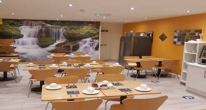 The Shores Hotel, Central Blackpool