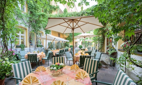 Courtyard. Romantik Hotel zur Post