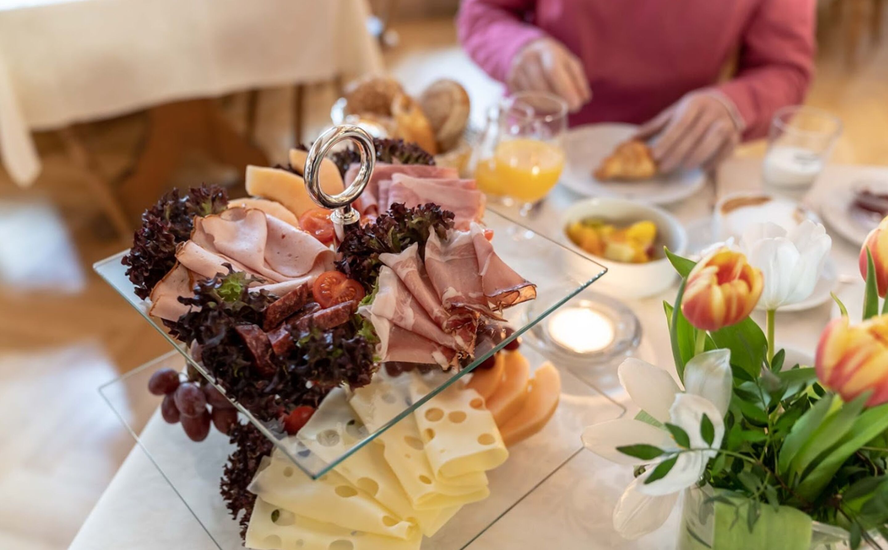 Café da manhã com buffet grátis todos os dias