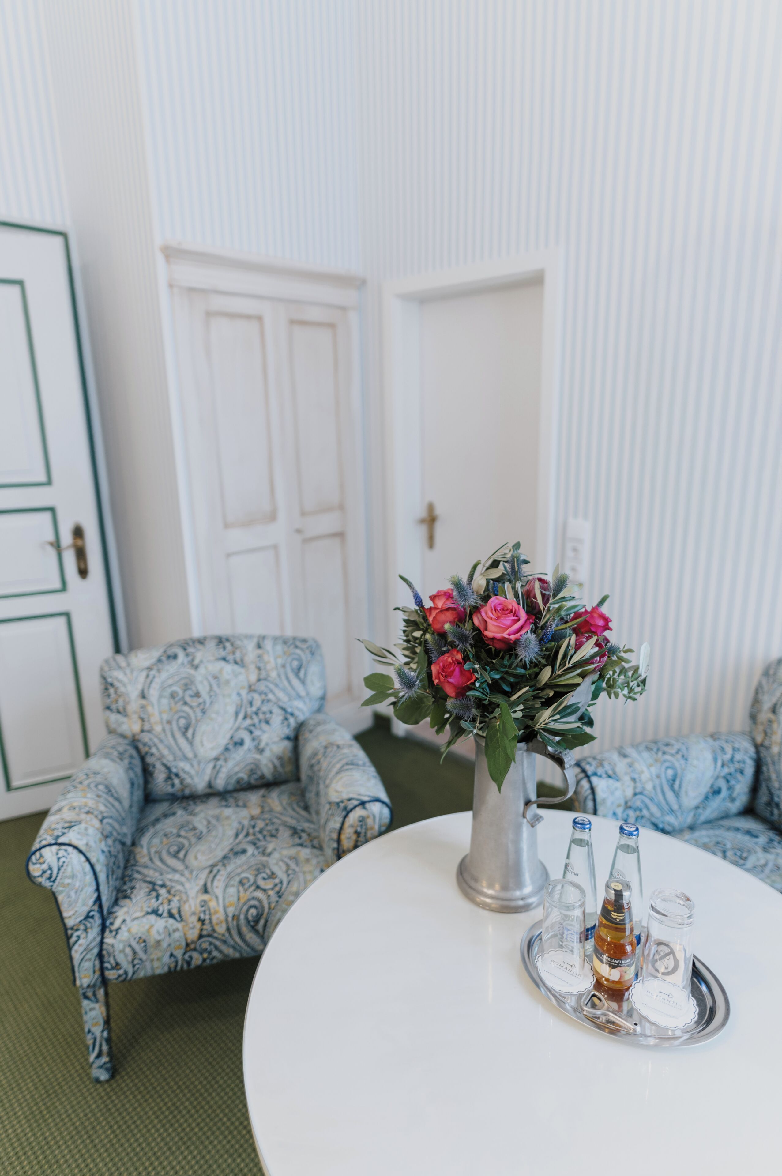 hypo-allergenic bedding, in-room safe, desk, cots/infant beds