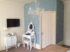 Kahden hengen huone, kylpyhuone makuuhuoneen yhteydessä (Small)