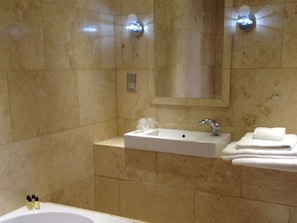 Bathroom - The Sir William Fox Hotel (South Shields)