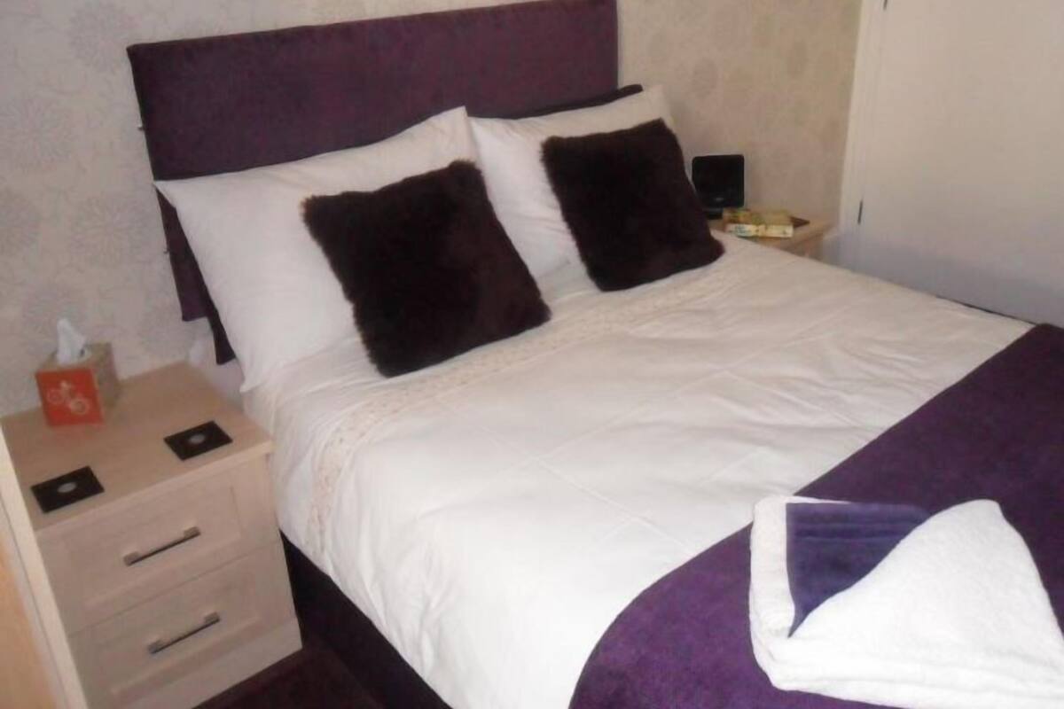 Standard Double Room, Ensuite (Small)