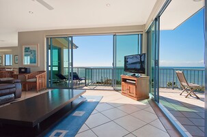 公寓, 3 间卧室, 海洋景观 | 起居区 | 平板电视、DVD 播放器