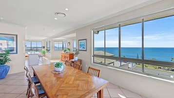 Apartamento superluxo, 3 quartos | Opções para refeição no quarto