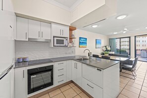 2 Bedrooms Pool Access Standard Apartment | Private kitchen - Alexandra on the Pacific (Alexandra Headland)