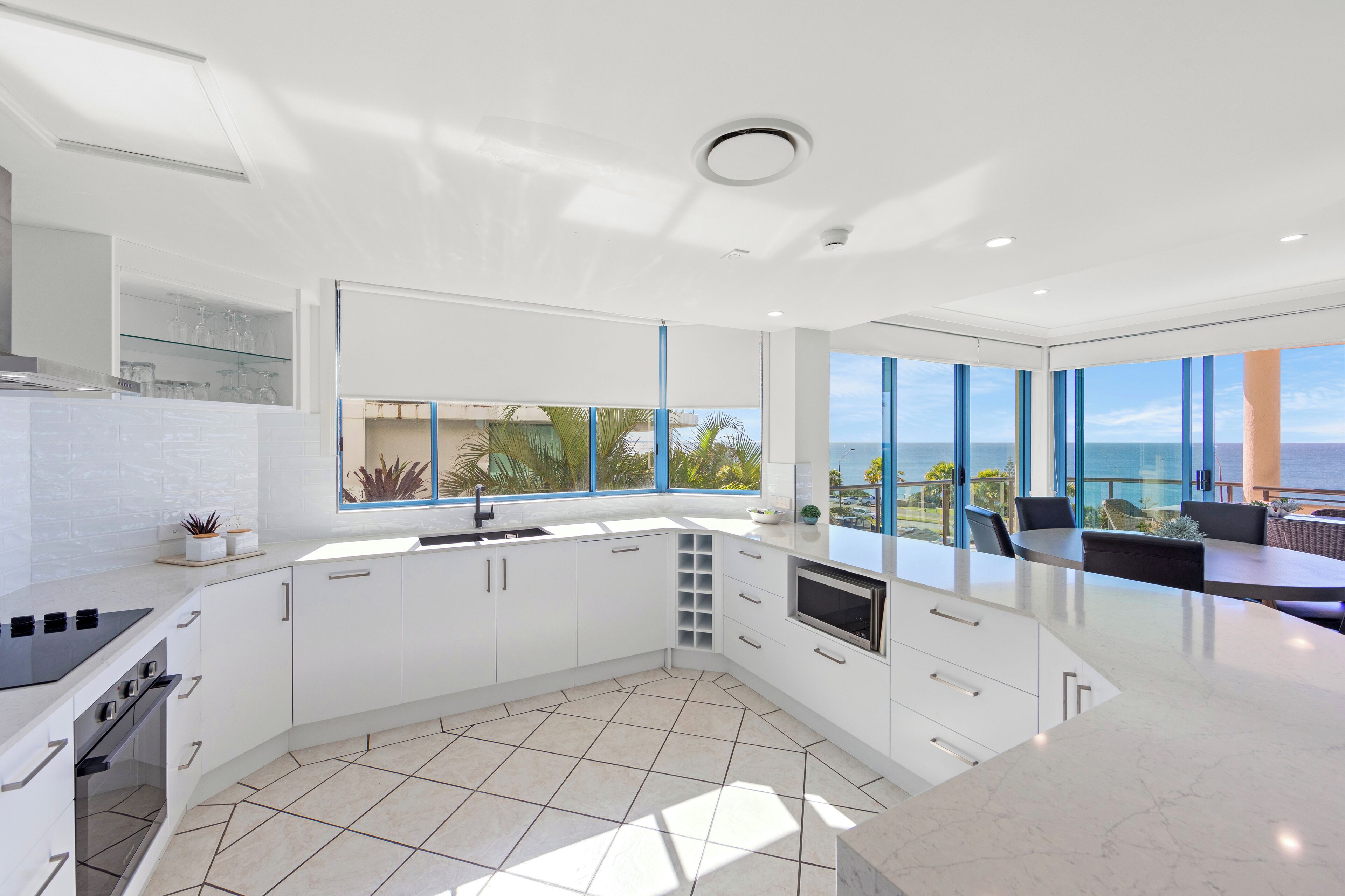 Appartement Luxe, 3 chambres | Cuisine privée | Grand réfrigérateur, micro-ondes, plaque de cuisson, lave-vaisselle
