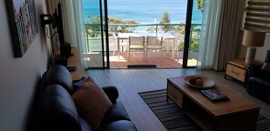 In-room safe, individually decorated, individually furnished - Alexandra on the Pacific (Alexandra Headland)