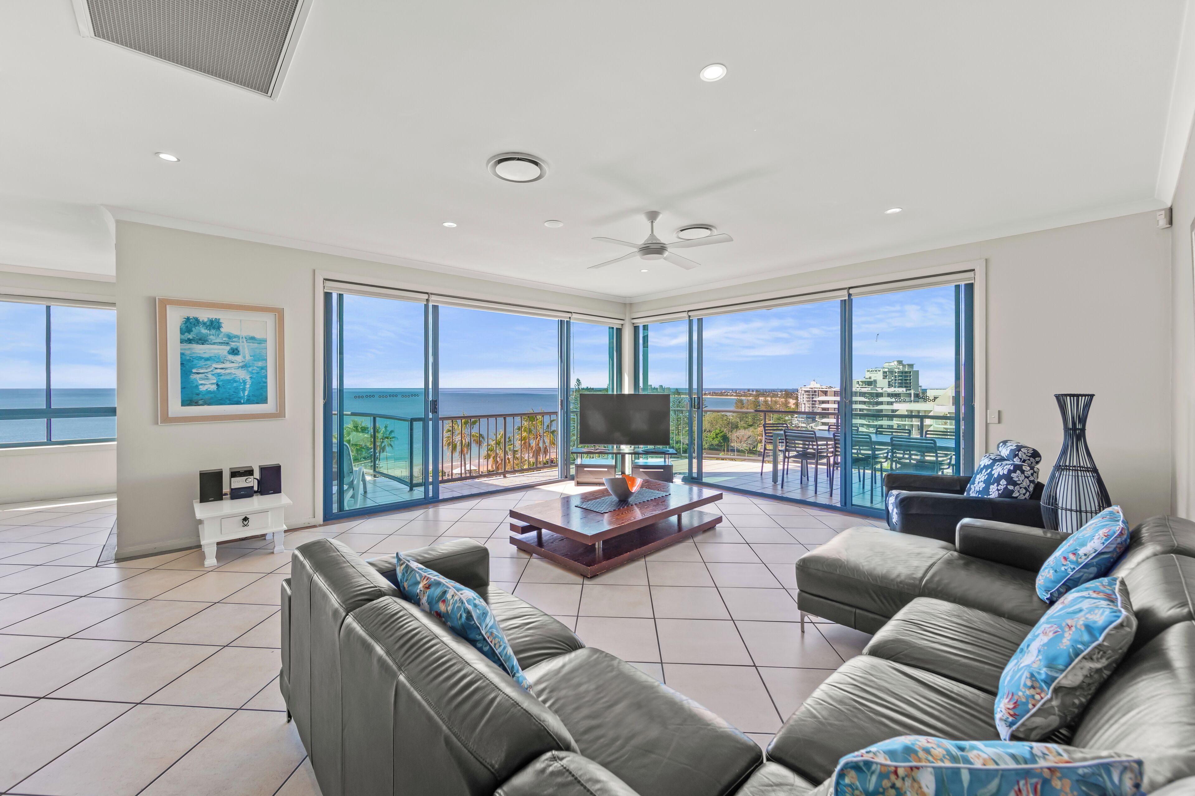 3 Bedrooms Luxury Apartment | Living area