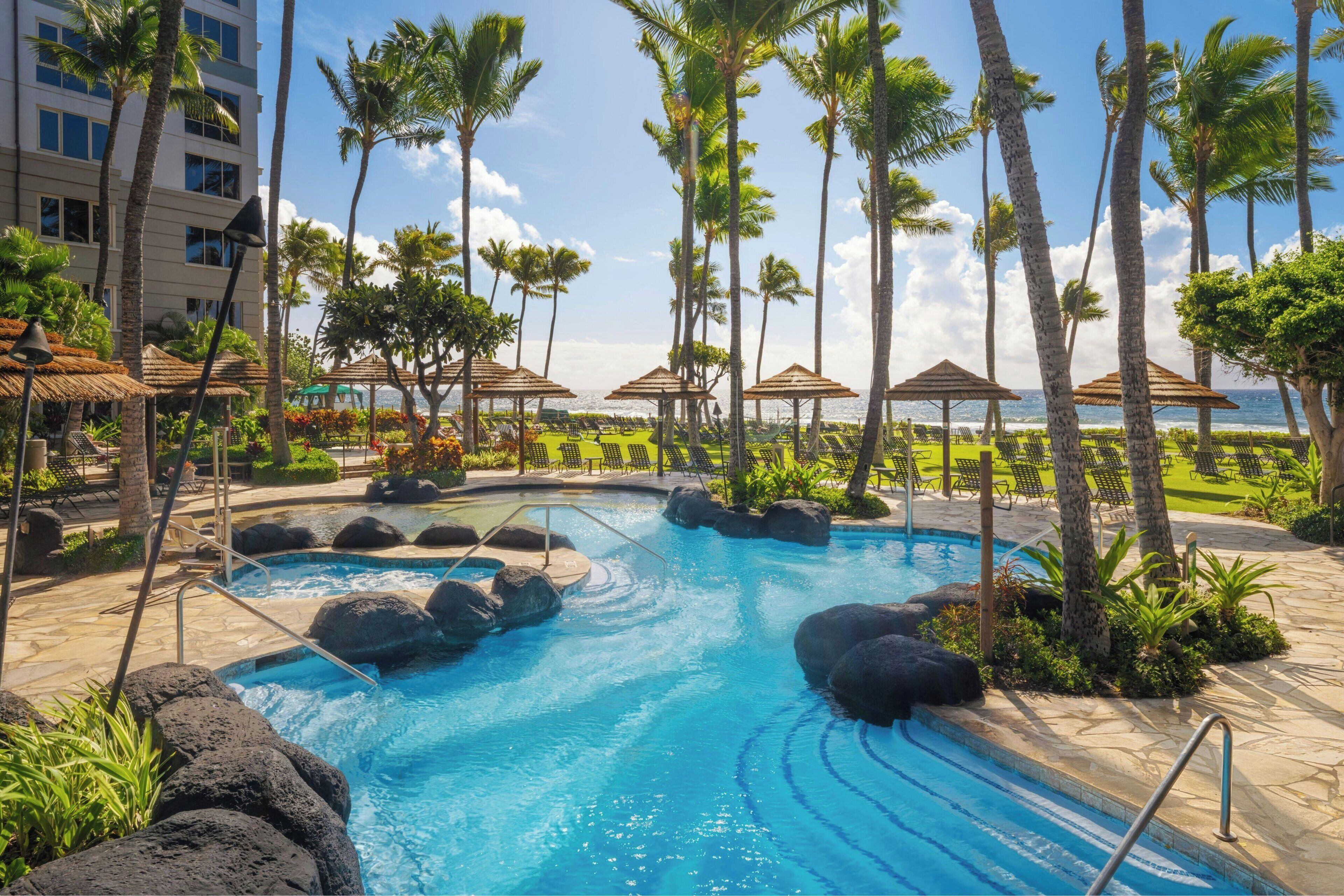 3 piscines extérieures, tentes de plage, chaises longues