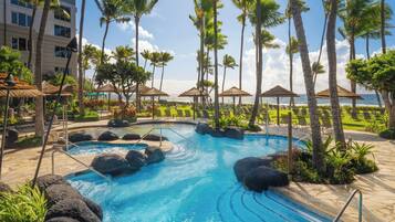 3 piscines extérieures, tentes de plage, chaises longues