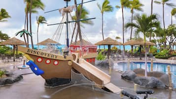 3 buitenzwembaden, zwembadcabana's (toeslag) en ligstoelen