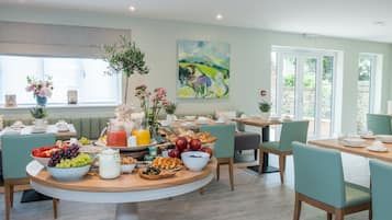 Daily buffet breakfast (GBP 15 per person)