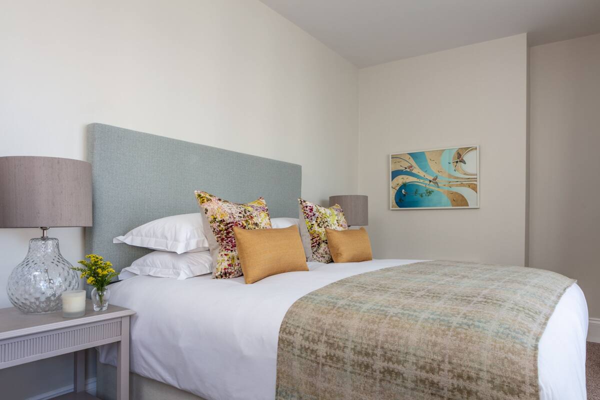 1 bedroom, premium bedding, in-room safe, desk