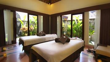 Couples treatment rooms, hot tub, body treatments, hydrotherapy