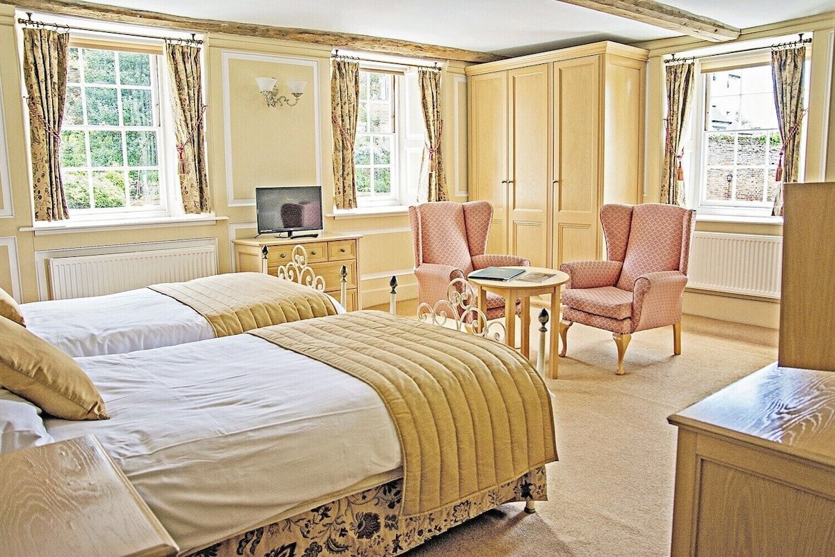 In-room safe, individually decorated, individually furnished, desk