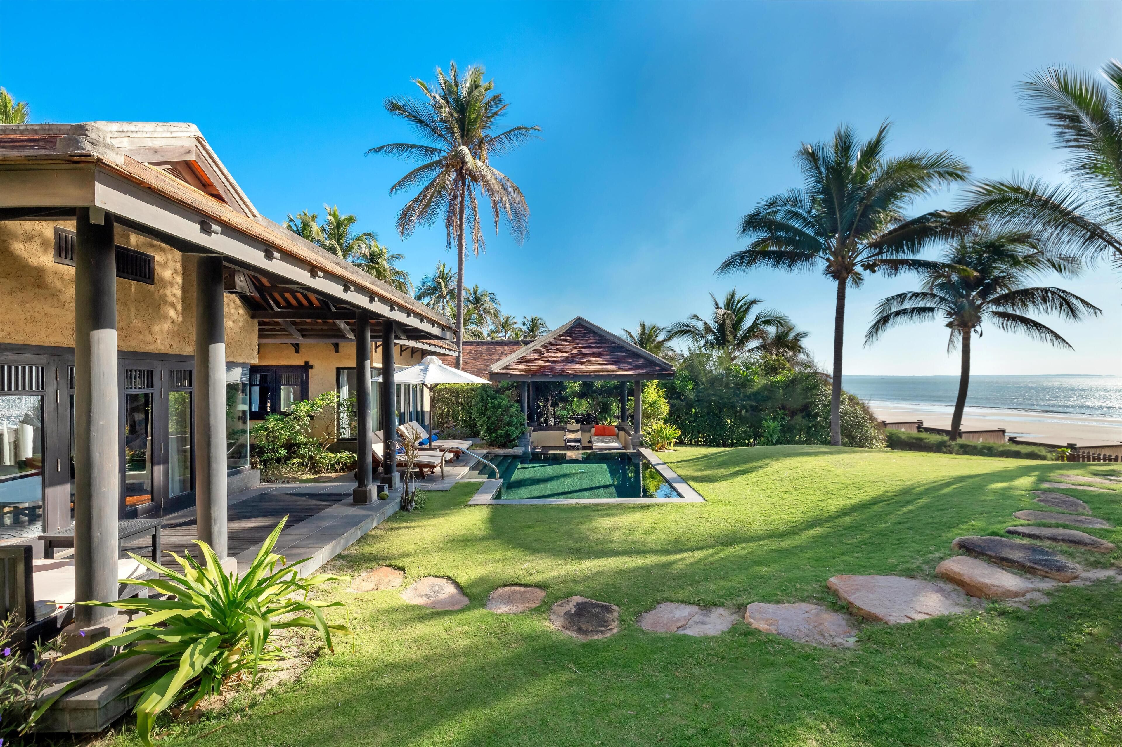 1 Bedroom Pool Villa | Minibar, in-room safe, desk, blackout curtains