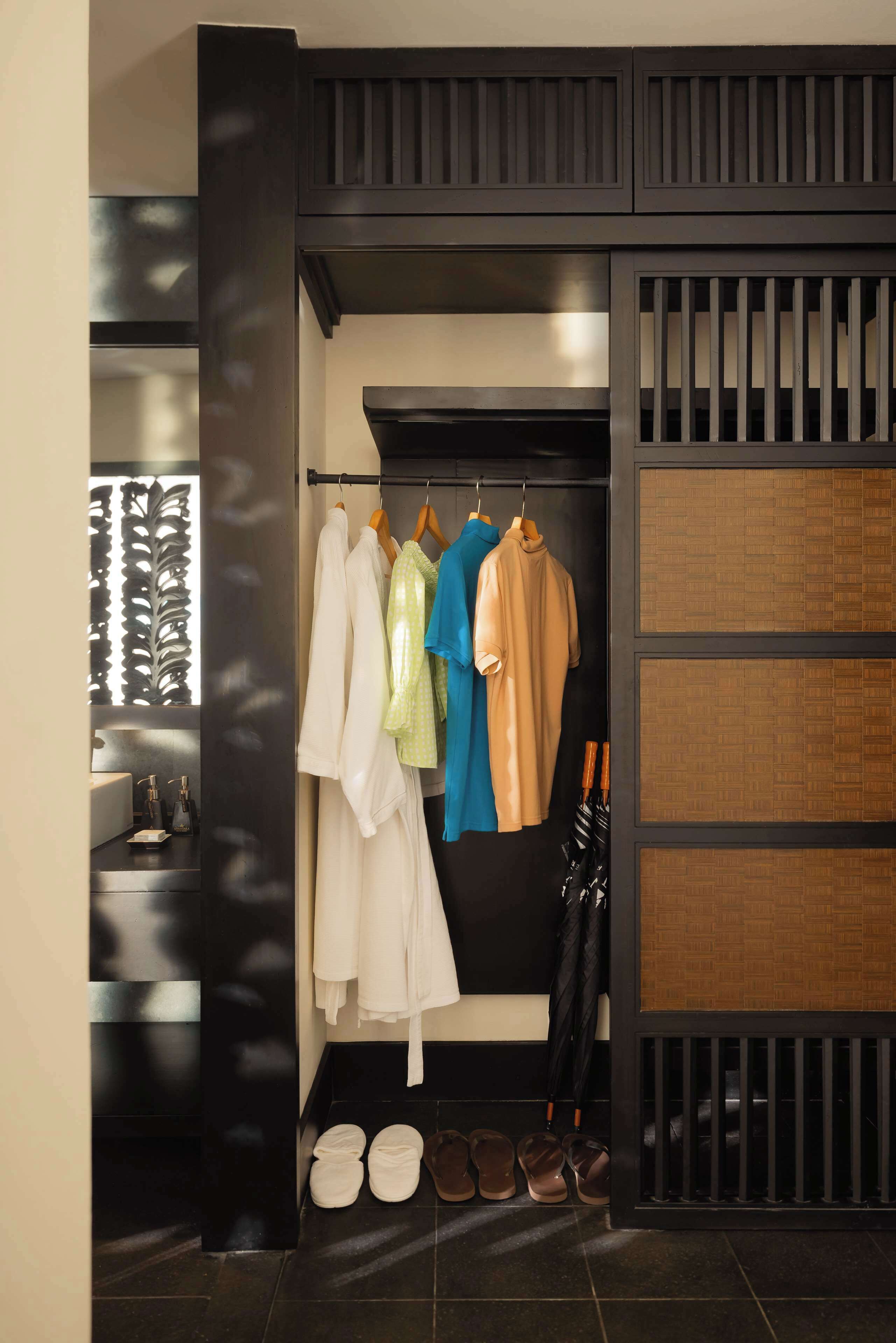 deluxe room, ocean view | 1 bedroom, minibar, in-room safe, desk