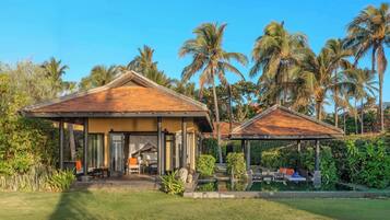 1 Bedroom Beachfront Pool Villa | Garden view