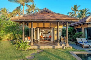 Villa, 2 soverom, privat basseng | Minibar, safe på rommet, skrivebord og blendingsgardiner