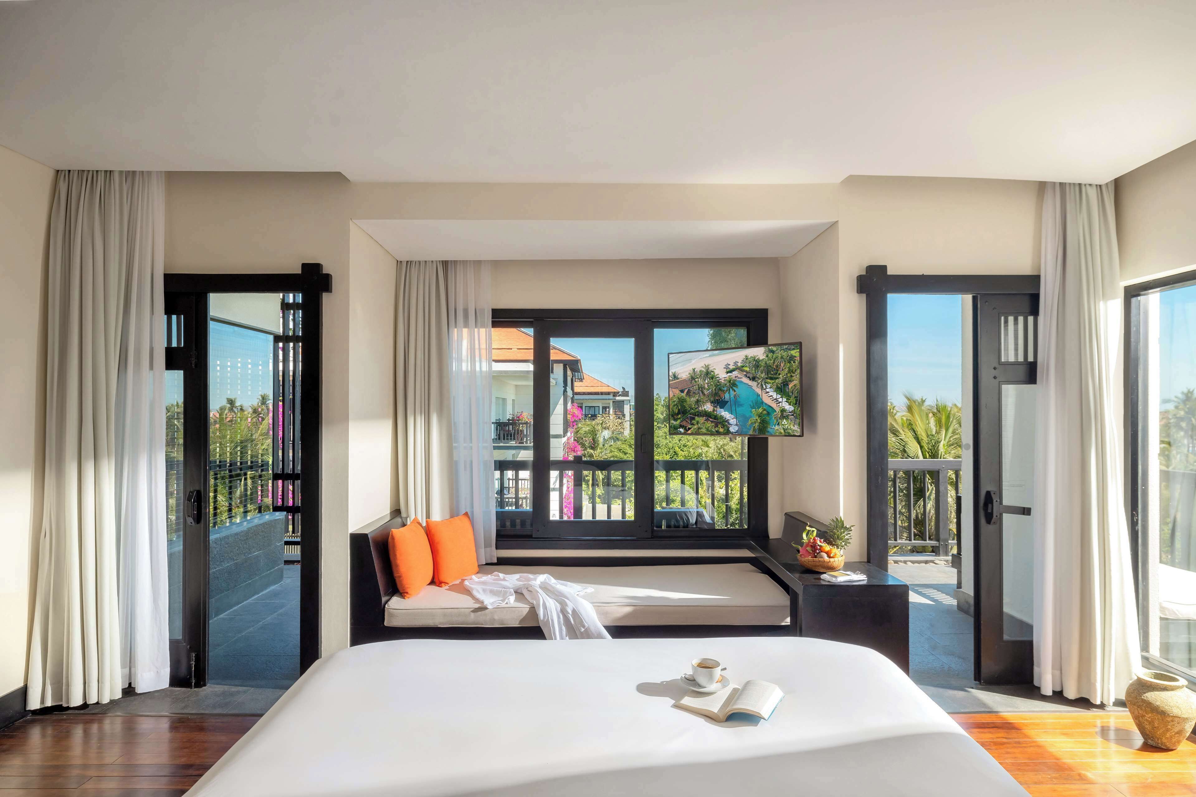 deluxe room, ocean view | 1 bedroom, minibar, in-room safe, desk