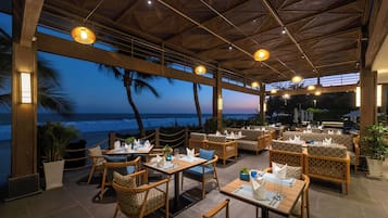 2 restauranter; serverer morgenmad