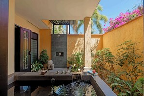 Villa, 1 Schlafzimmer, eigener Pool | Badezimmer | Badewanne und Dusche (separat), Komfortbadewanne