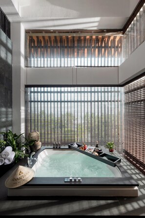 Sviitti, 2 makuuhuonetta | Minibaari, tallelokero huoneessa, työpöytä, pimennysverhot