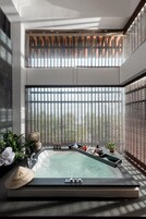 套房, 2 间卧室 | 迷你吧、客房内保险箱、办公桌、遮光窗帘