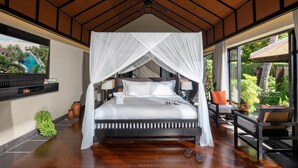 A four-poster bed with a canopy, a wooden ceiling, and a view of a pool and palm trees outside. - Anantara Mui Ne Resort (Mui Ne)