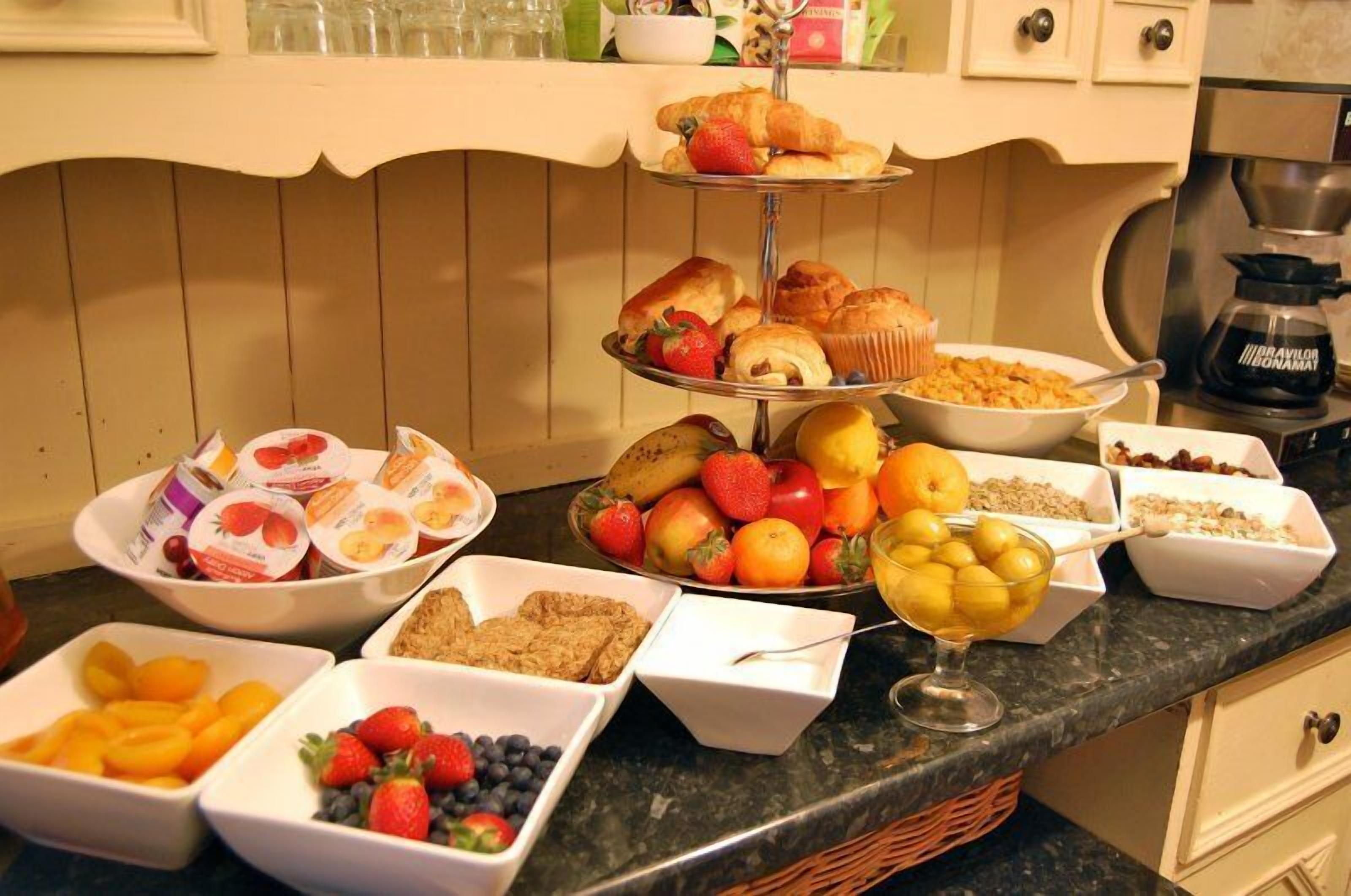 Free daily English breakfast