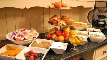 Free daily English breakfast