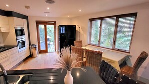 Deluxe Cabin | Private kitchen | Coffee/tea maker - Woodlands Guest House Windermere (Windermere)
