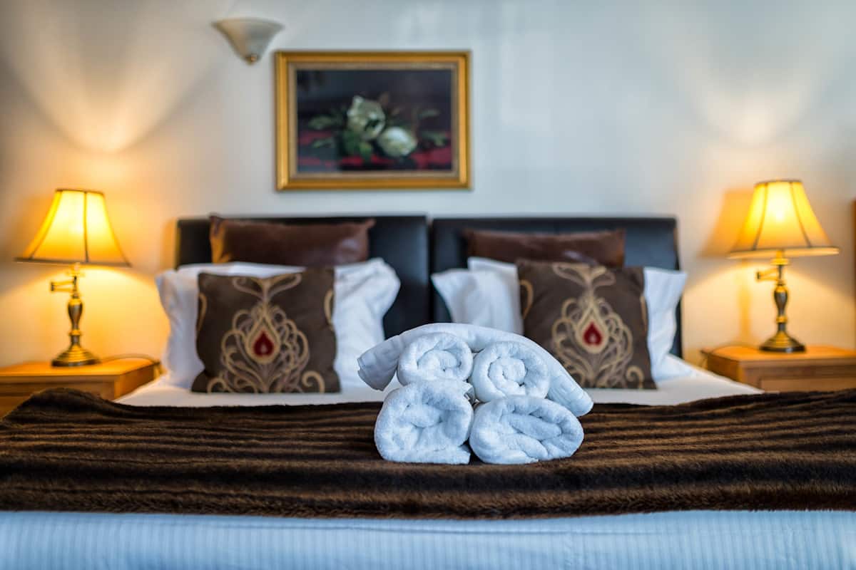 Suite, Jetted Tub (King)