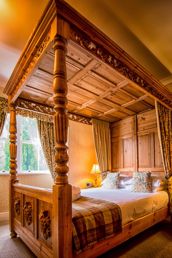 Four Poster Bedroom | Premium bedding, individually decorated, individually furnished - Woodlands Guest House Windermere (Windermere)