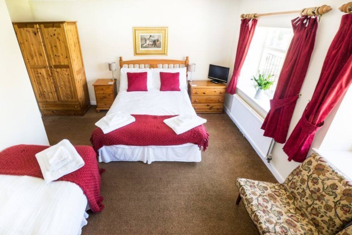 Minibar, free WiFi, bed sheets