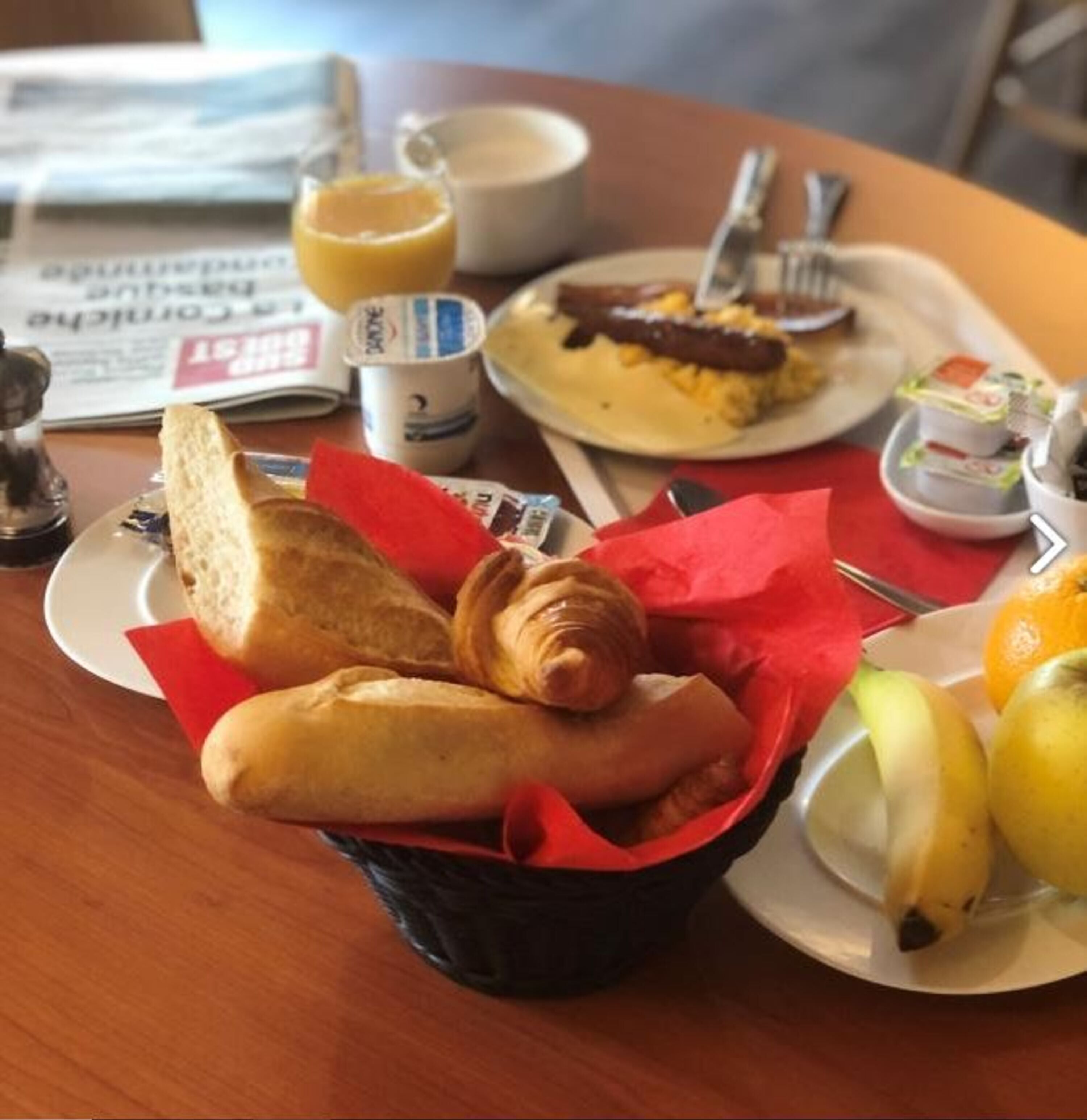 daily continental breakfast (eur 13 per person)