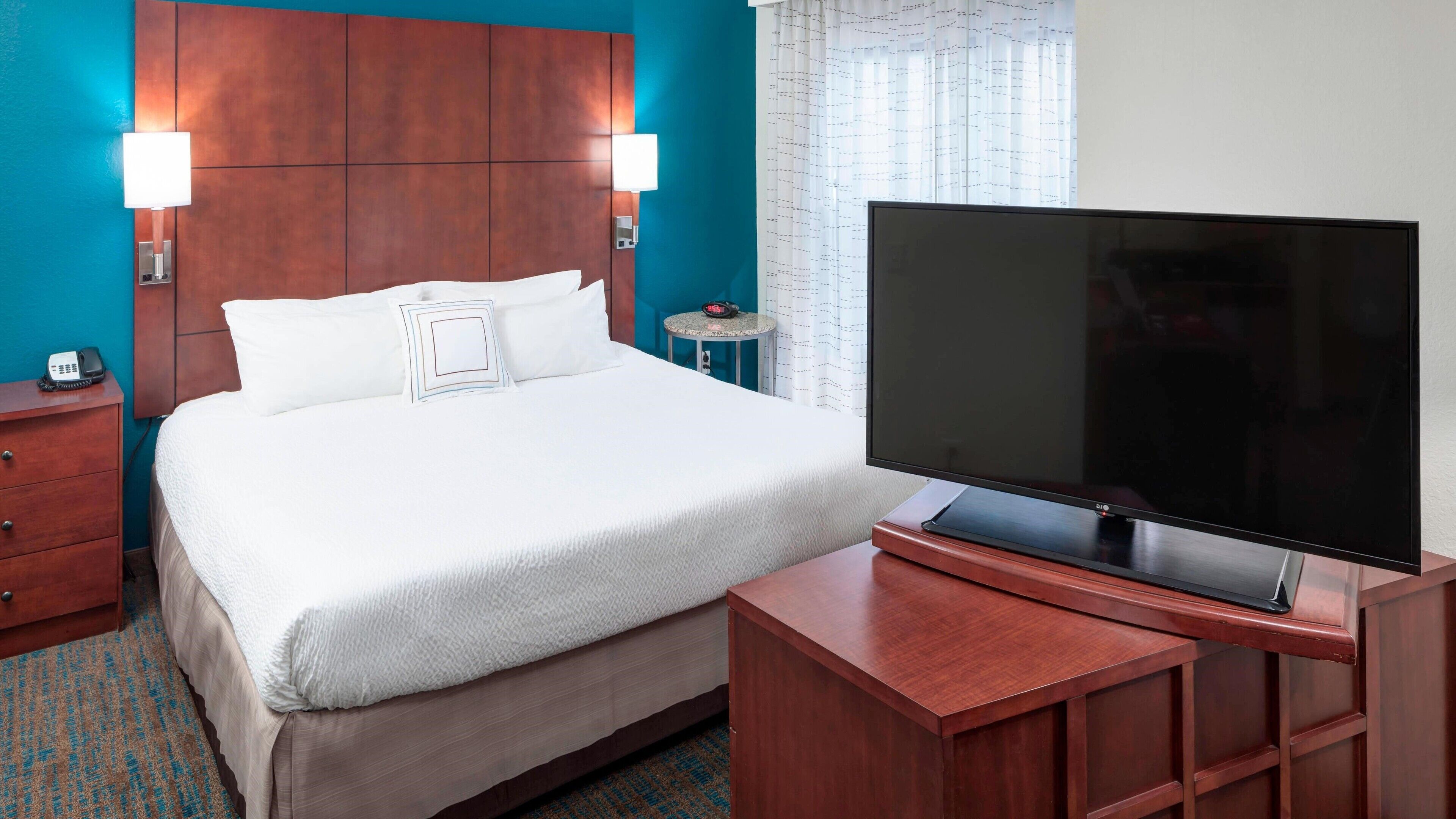 2 bedrooms, desk, laptop workspace, iron/ironing board