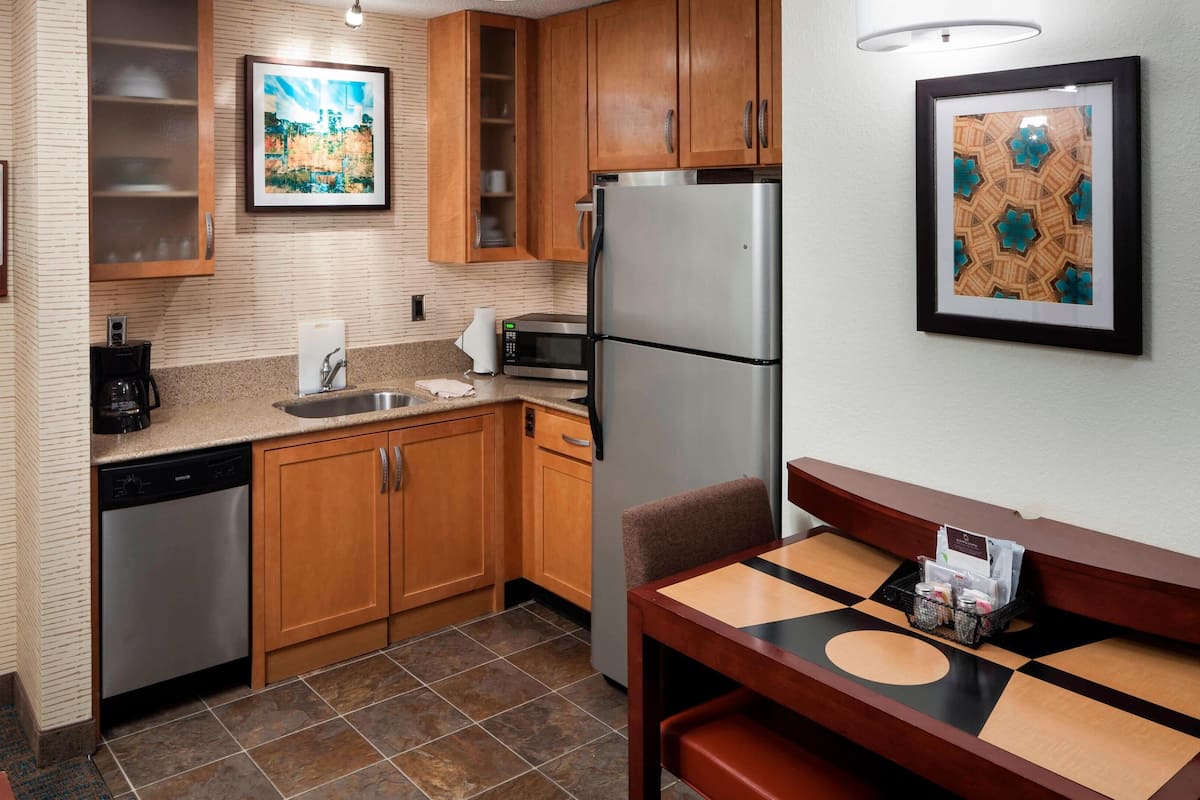 fridge, microwave, stovetop, dishwasher