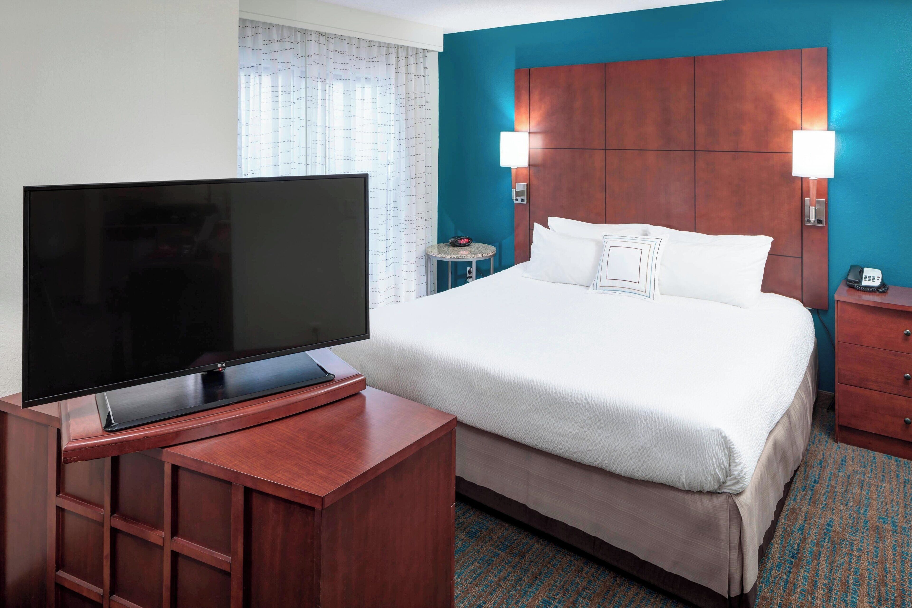 2 bedrooms, desk, laptop workspace, iron/ironing board