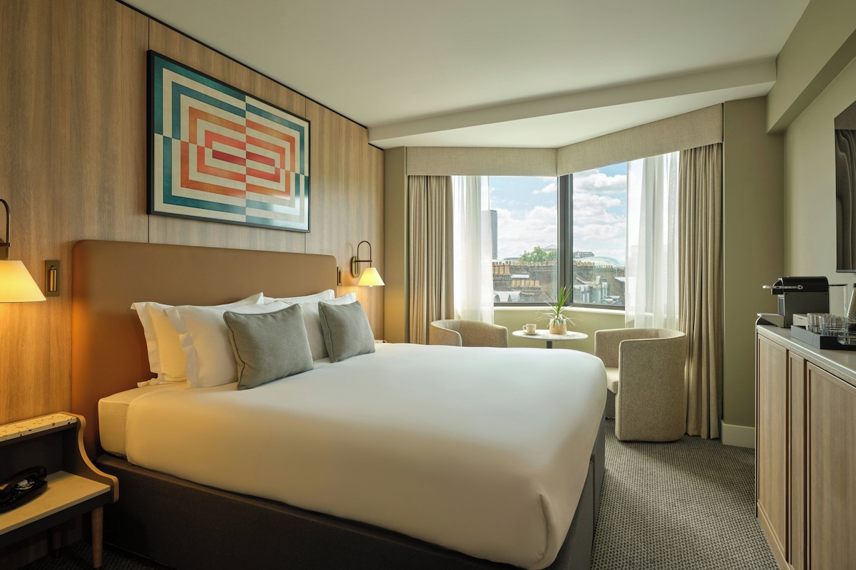 BAY | Premium bedding, pillowtop beds, in-room safe, blackout drapes