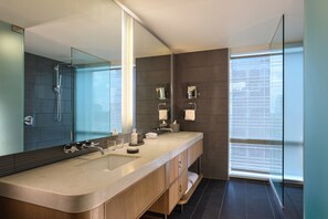 Shower, designer toiletries, hair dryer, bathrobes - JW Marriott Atlanta Downtown (Atlanta)